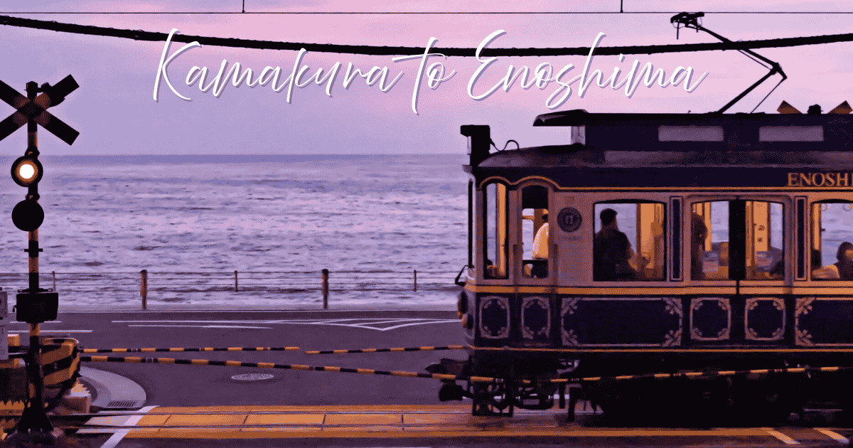 Enoden train passing the Kamakurakokomae crossing with the blue ocean in the background.
