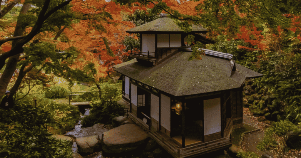 Choshukaku in autumn: Originally built in 1623 at Nijo Castle.