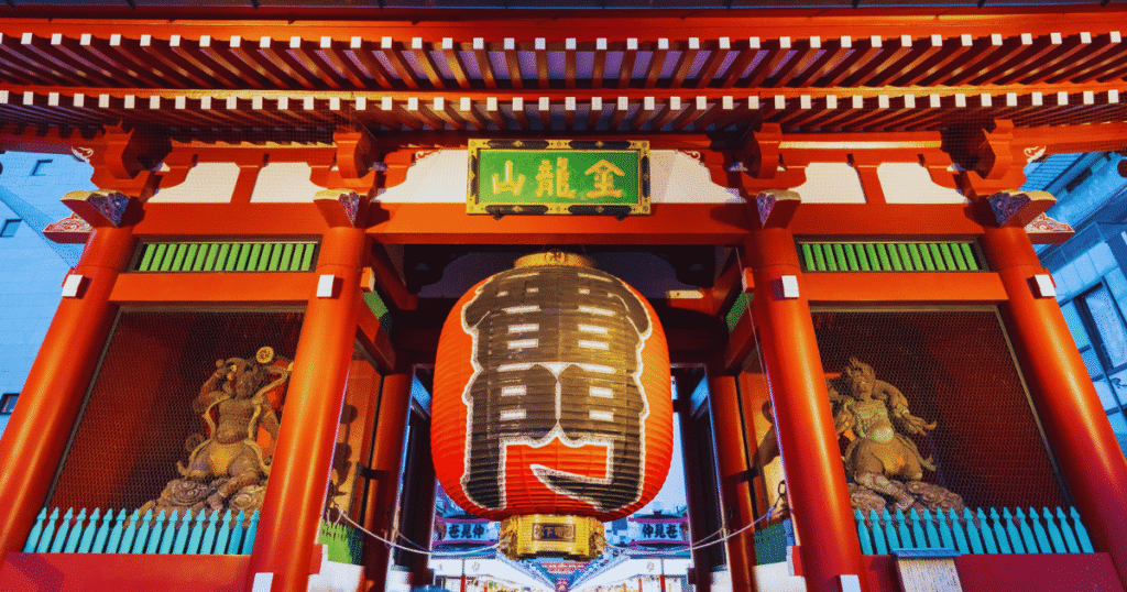The iconic Kaminarimon Gate with its giant red lantern at the entrance.