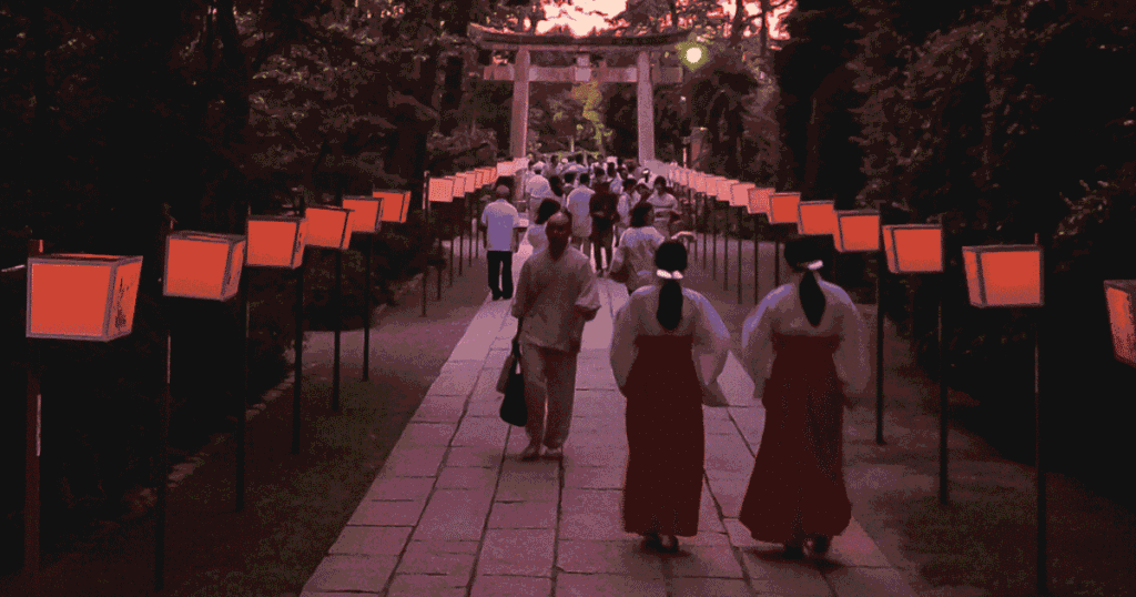 The magical transition into night, as rows of lanterns begin to glow at dusk.