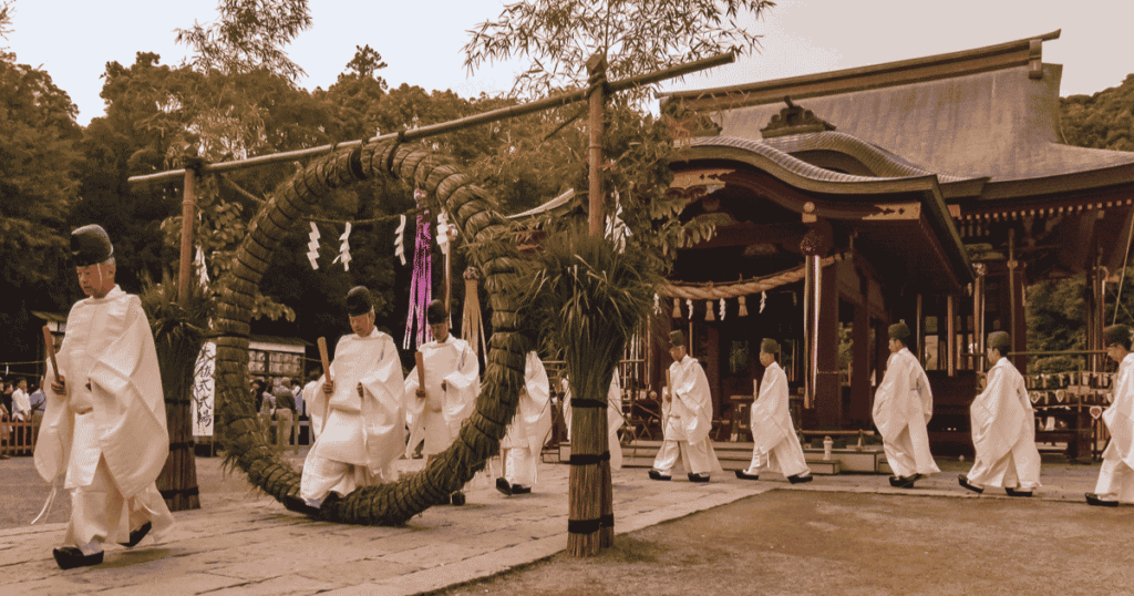 The traditional Chinowa-kuguri ritual for health and purification at Kamakura’s Tsurugaoka Hachimangu